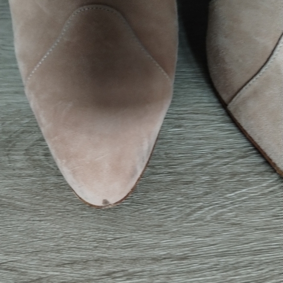 Alaia Elegant Suede Tan Women's Heeled Ankle Boots - Picture 6 of 16